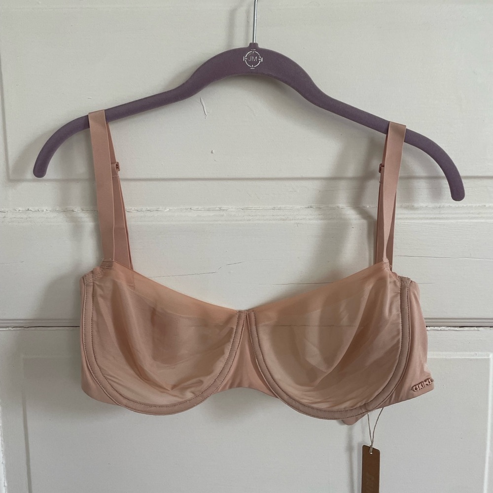 NWT SKIMS No Show Molded Unlined Balconette Bra